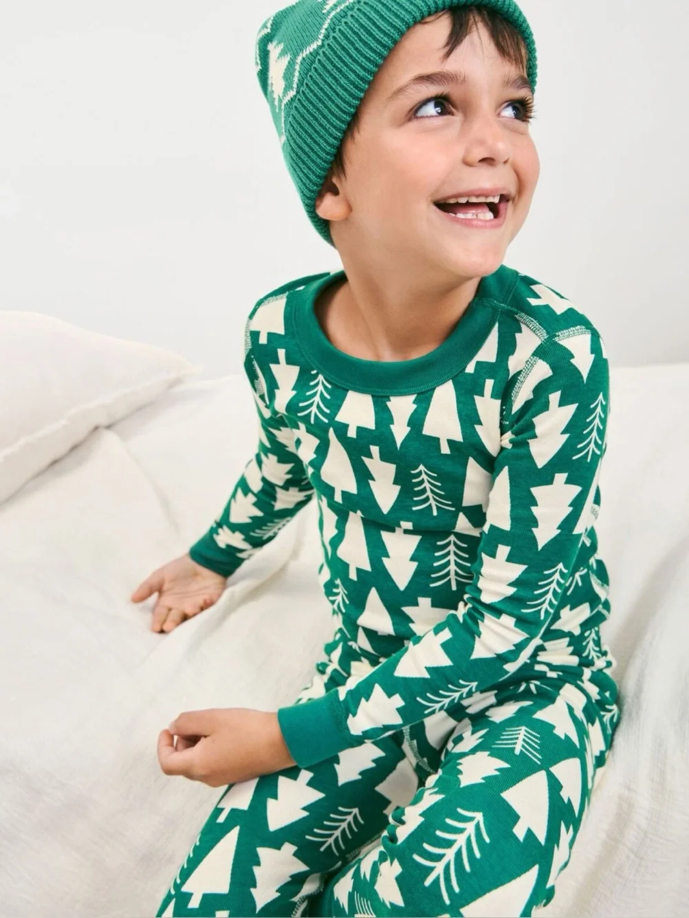 Hanna Andersson Holiday Christmas Tree Pajama Set in Winter Green